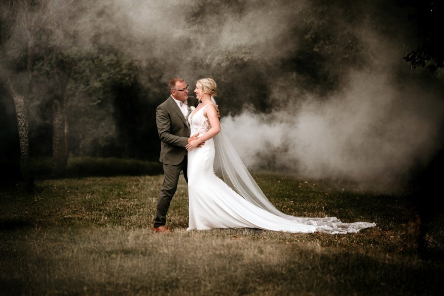 Hochzeit, Gmunden, Traunkirchen, Linz, Hochzeitsfotograf,, Hochzeitsfotografin, Fotografin, wedding, Hochzeitsfotografie, Paarshooting, Braut, Garten der Geheimnisse, first look